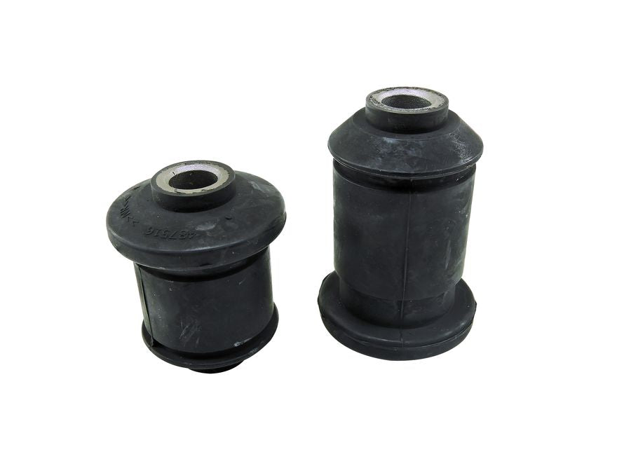 BAW-BN328 BUJE CHICO Y GRANDE DELANTERO INFERIOR PARA CADILLAC ESCALADE BASE 5.3 8 2002-2005 2 PIEZAS